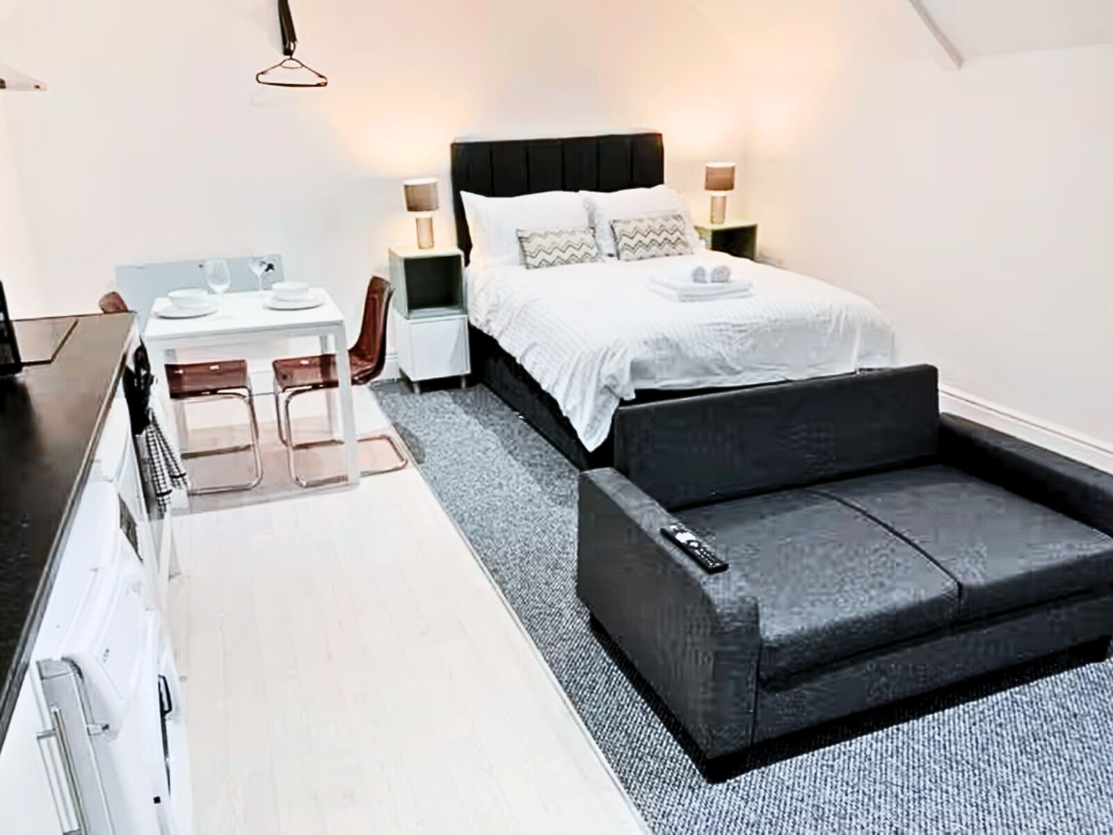 1 chambre, fer et planche à repasser, Wi-Fi gratuit, draps fournis