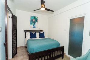 In-room safe, soundproofing, iron/ironing board, free WiFi