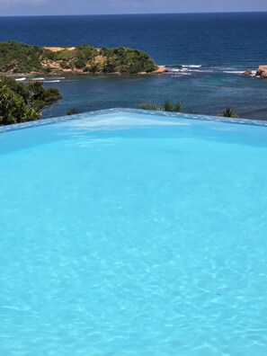 Piscine couverte, piscine extérieure