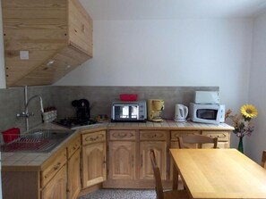 Kühlschrank, Mikrowelle, Ofen