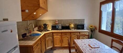 Kühlschrank, Mikrowelle, Ofen