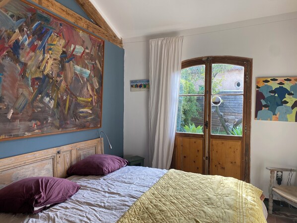 3 bedrooms, iron/ironing board, internet