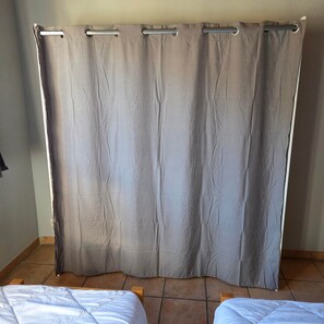 6 bedrooms, free WiFi, bed sheets