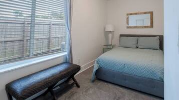 2 chambres, fer et planche à repasser, Wi-Fi, draps fournis