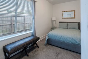 2 室のベッドルーム、アイロン / アイロン台、WiFi、ベッドシーツ