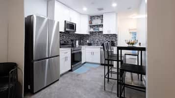 Micro-ondes, four, lave-vaisselle