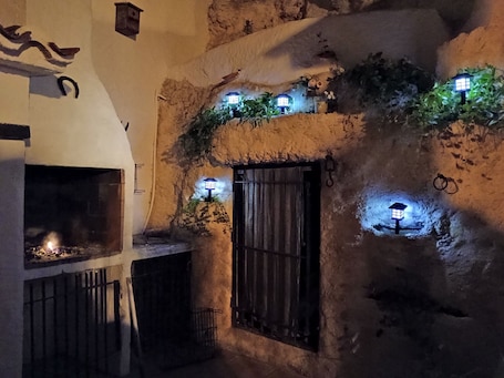 Property grounds. Beautiful cave house 10 minutes from Albacete.