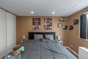 2 室のベッドルーム、アイロン / アイロン台、WiFi、ベッドシーツ