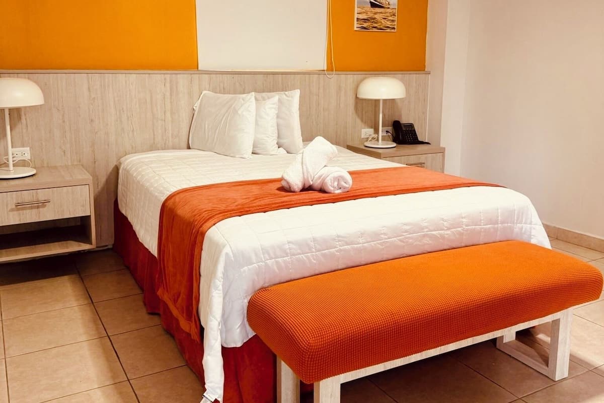 Deluxe Double or Twin Room | Laptop workspace, free WiFi