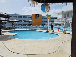 2 outdoor pools