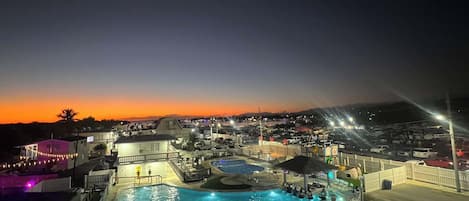 2 piscines extérieures