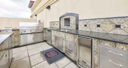 1 min walk to stadium! Private Rooftop at Williams-Brice - 3-bed 3-bath condo