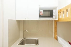 Room - RedDoorz @ Delorian Residences (Makati)