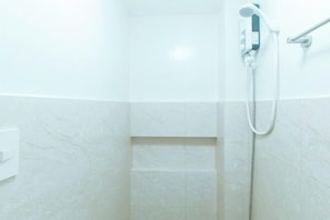 Room - RedDoorz @ Delorian Residences (Makati)