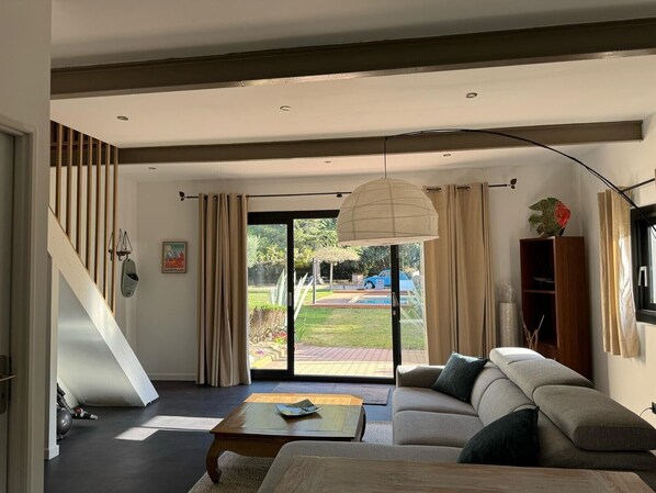 TV - CASITA LATINA (Saint Genis des Fontaines)