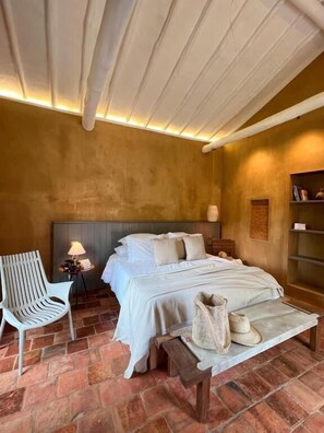 In-room safe, desk, iron/ironing board, free WiFi