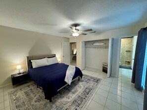 3 bedrooms, desk, iron/ironing board, free WiFi