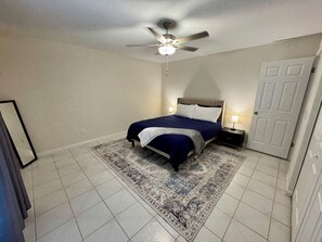 3 bedrooms, desk, iron/ironing board, free WiFi