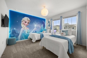 6 bedrooms, iron/ironing board, WiFi, bed sheets