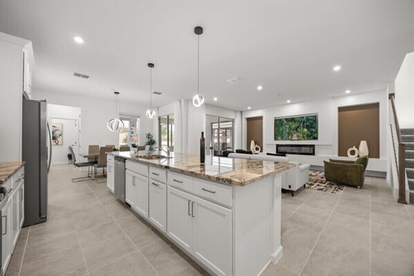 Interior - 6 Bedrooms / 4.5 Bathrooms / Solara (2343CS) (Kissimmee)