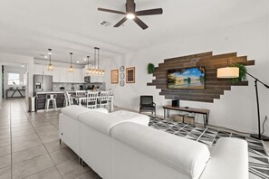 Living area - 3 Bedrooms / 2 Bathrooms / Champions Gate (9351SH) (Davenport)