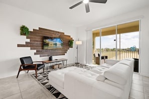 Living area - 3 Bedrooms / 2 Bathrooms / Champions Gate (9351SH) (Davenport)