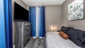 3 habitaciones, tabla de planchar con plancha, wifi y ropa de cama