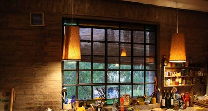 Las Pircas, country house with private pool, surrounded by wineries and vineyards.