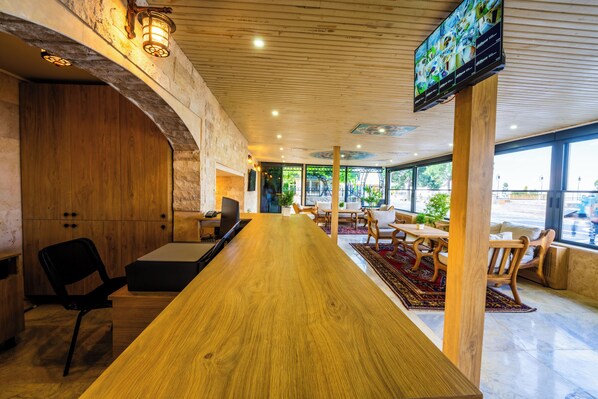 Lobby lounge