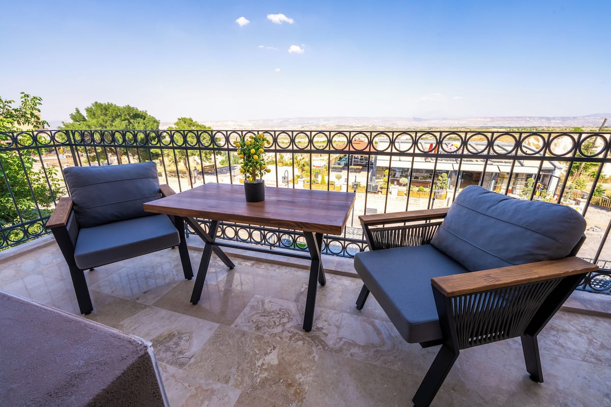 Comfort Room | Balcony view