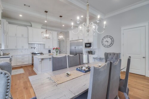 Serene 5-Bedroom House with Beach Views in Gulfport