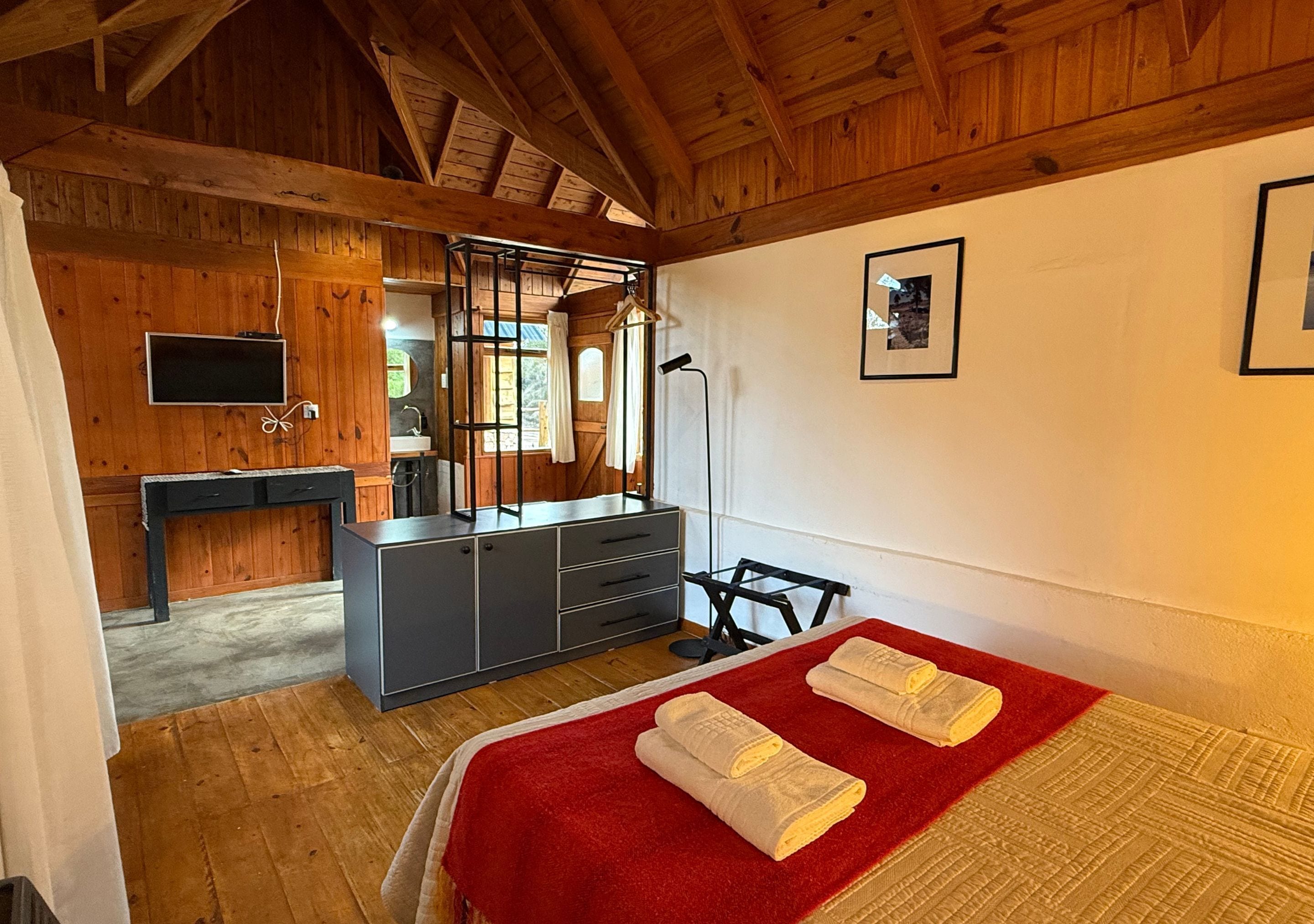 Standard Cabin | Free WiFi, bed sheets