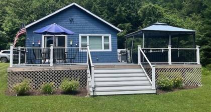Charming 1-bedroom cottage on the border of Plainfield, Savoy, on Windsor Pond!