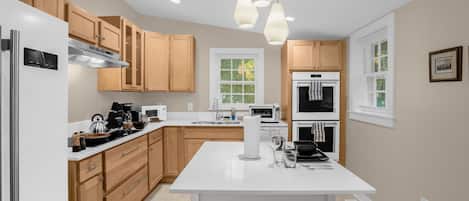 Four Ă micro-ondes, un four, surface de cuisson, lave-vaisselle