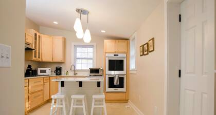 Charming 3BR/2BA Sleeps 6 in Graham, NC has everything you need!