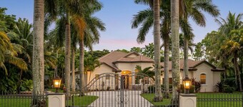 Tranquil 4-bedroom gated villa in The Acreage with pool and spa