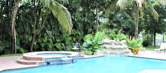 Tranquil 4-bedroom gated villa in The Acreage with pool and spa