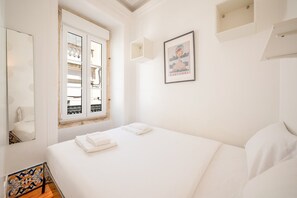 1 bedroom, iron/ironing board, internet, bed sheets