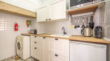 Fridge, microwave, coffee/tea maker, toaster