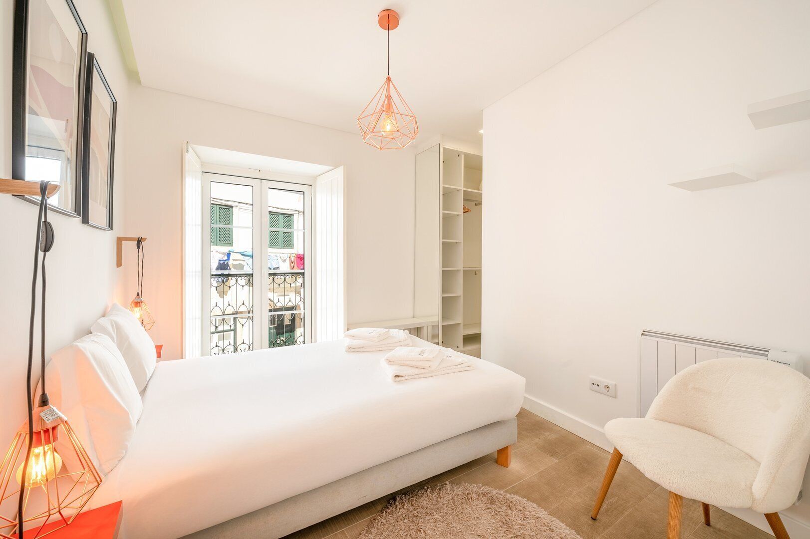 1 slaapkamer, een strijkplank/strijkijzer, internet, beddengoed