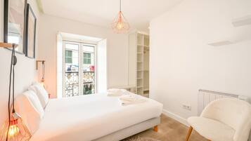 1 slaapkamer, een strijkplank/strijkijzer, internet, beddengoed