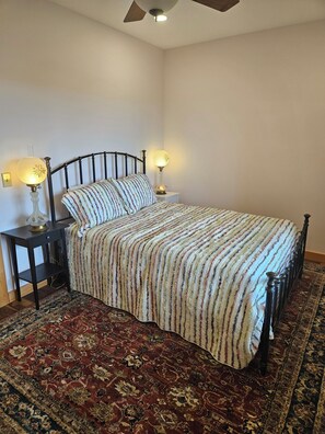 5 bedrooms, iron/ironing board, free WiFi, bed sheets -  Beautiful 5-bedroom log cabin with spectacular mountain views. (Newland)