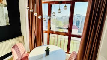 Suite Studio | Bureau, espace de travail pour ordinateur portable