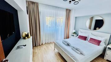 Desk, laptop workspace, iron/ironing board, free WiFi