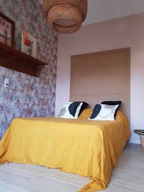 1 habitación y ropa de cama 