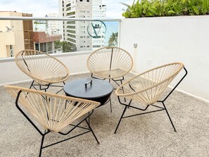 Appartement, plusieurs lits, accès piscine, vue ville (Amoara 301) | Enceinte de l’hébergement