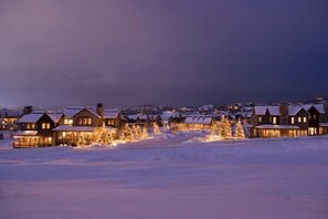 Exterior - Spacious 4BR home in Steamboat Springs with mountain views, perfect for families. (Steamboat Springs)