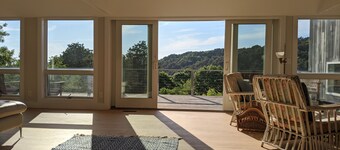 Knockout Modern, Sweeping Views, Beach Walk