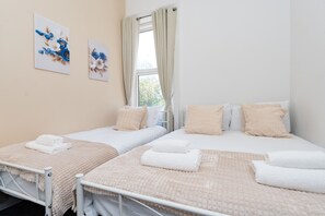 2 dormitoris, planxa i posts de planxar, wifi gratuïta i roba de llit