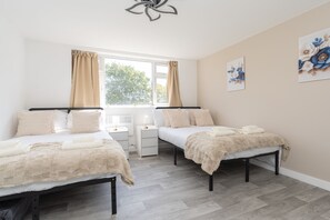 2 bedrooms, iron/ironing board, free WiFi, bed sheets